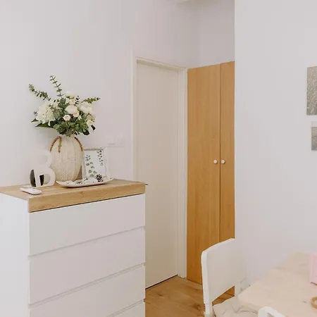 Stylish Stonehouse In Apartment