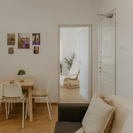 Stylish Stonehouse In Apartment *