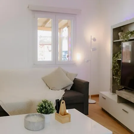 Stylish Stonehouse In Apartment *