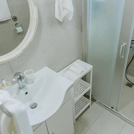 Stylish Stonehouse In * Platres