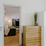 Διαμέρισμα Stylish Stonehouse In Πλάτρες