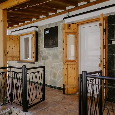 Stylish Stonehouse In Apartmán