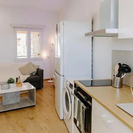 Stylish Stonehouse In Apartmán