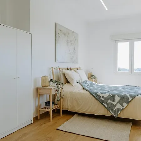 Stylish Stonehouse In Lejlighed