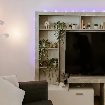 Stylish Stonehouse In * Platres