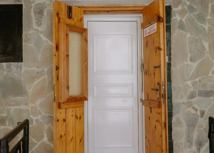 Stylish Stonehouse In * パノ・プラトレス