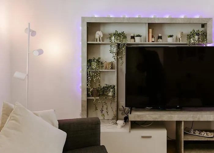 Stylish Stonehouse In * Platres